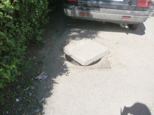 Hoţii care au furat capacele de canalizare de pe raza Secţiei 5, prinşi de poliţişti